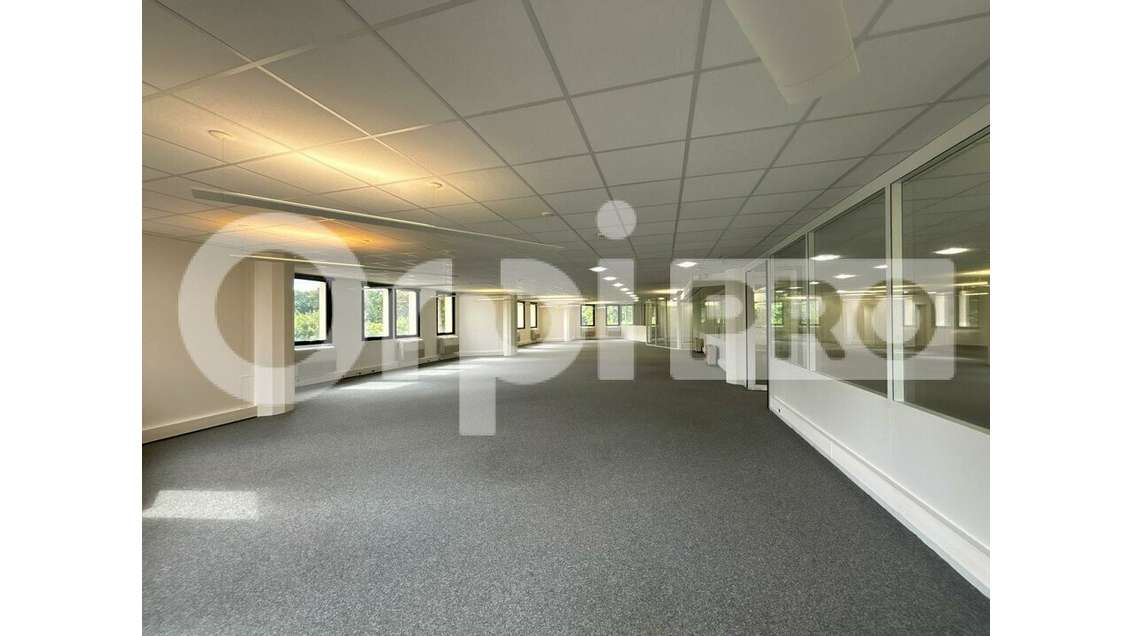 A louer bureaux 1511m² à Saint-Aubin Paris Saclay