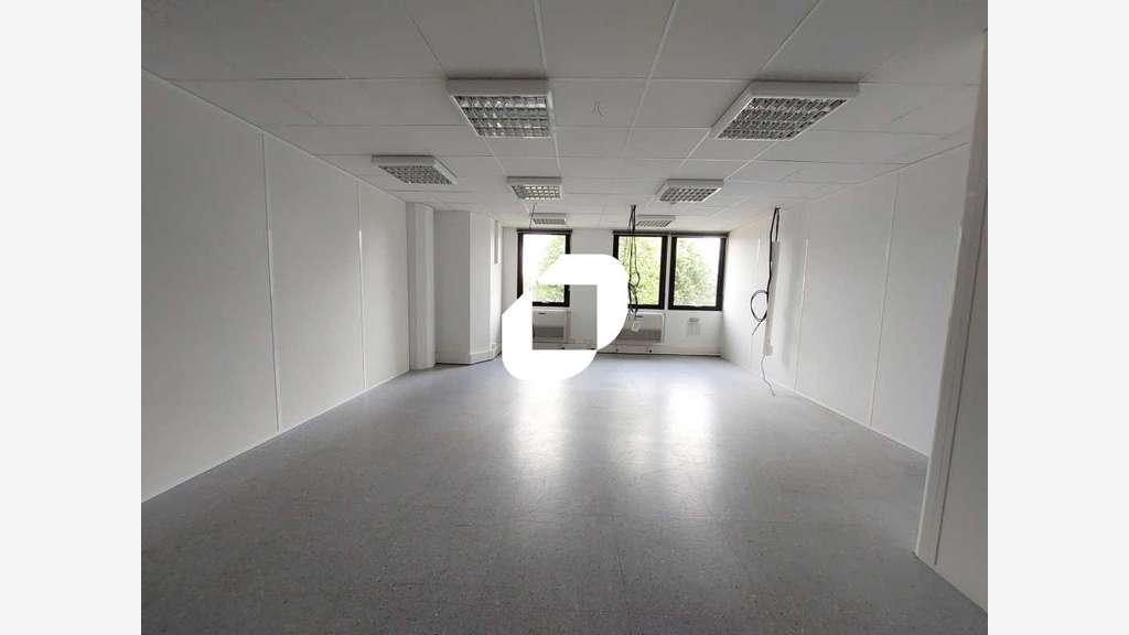 A louer Bureaux 786m² Saint aubin