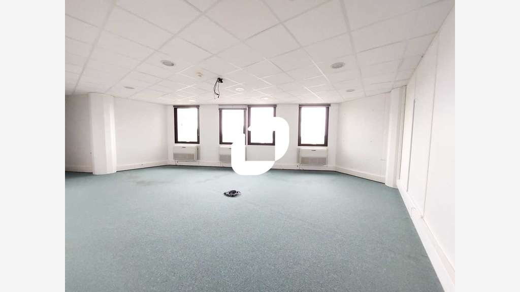 A louer Bureaux 786m² Saint aubin