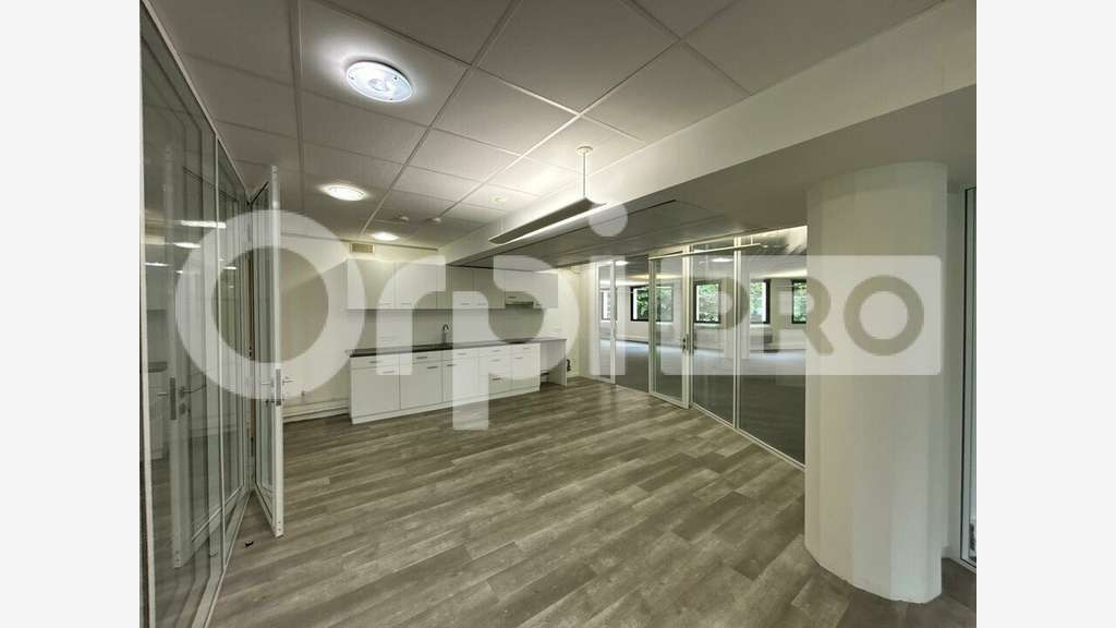 Bureaux à louer 725 m² Saint Aubin