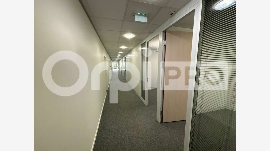 Bureaux à louer 725 m² Saint Aubin