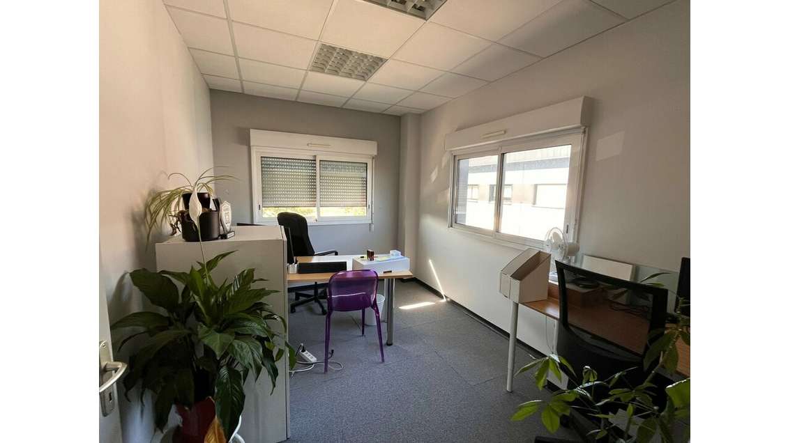 Bureaux 95m² à louer zone St Thébaud à Saint-Avé