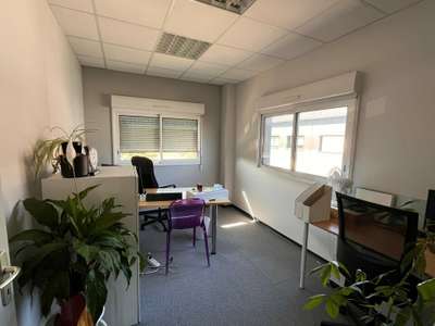 Bureaux 95m² à louer zone St Thébaud à Saint-Avé