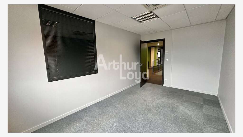 Bureau 200m² R+1 à louer à Saint-Baldoph