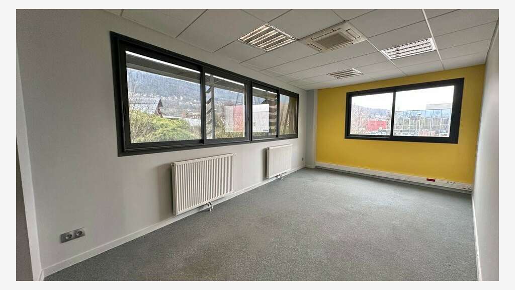 Bureau 200m² R+1 à louer à Saint-Baldoph