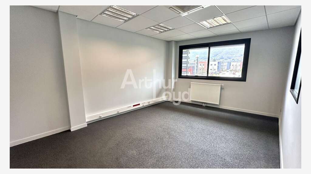 Bureau 200m² R+1 à louer à Saint-Baldoph