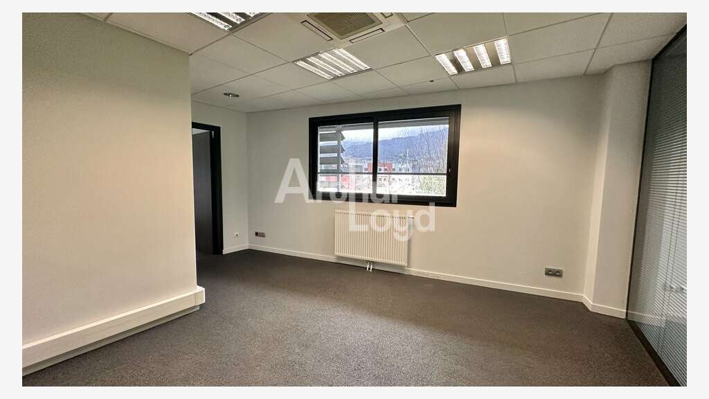 Bureau 200m² R+1 à louer à Saint-Baldoph