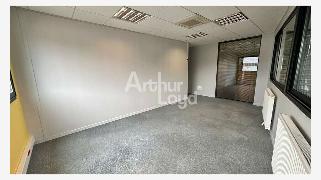 Bureau 200m² R+1 à louer à Saint-Baldoph