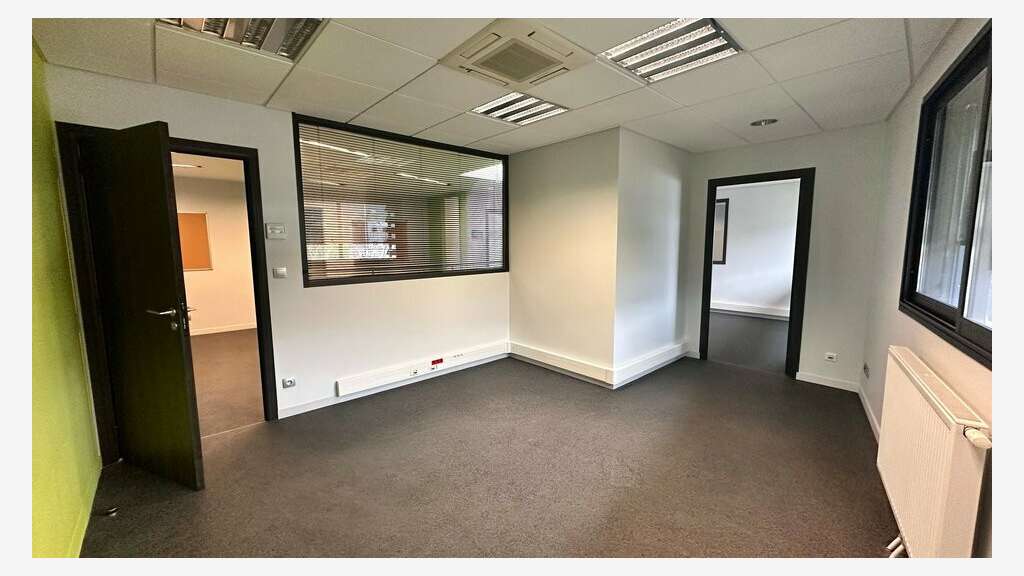 Bureau 200m² R+1 à louer à Saint-Baldoph