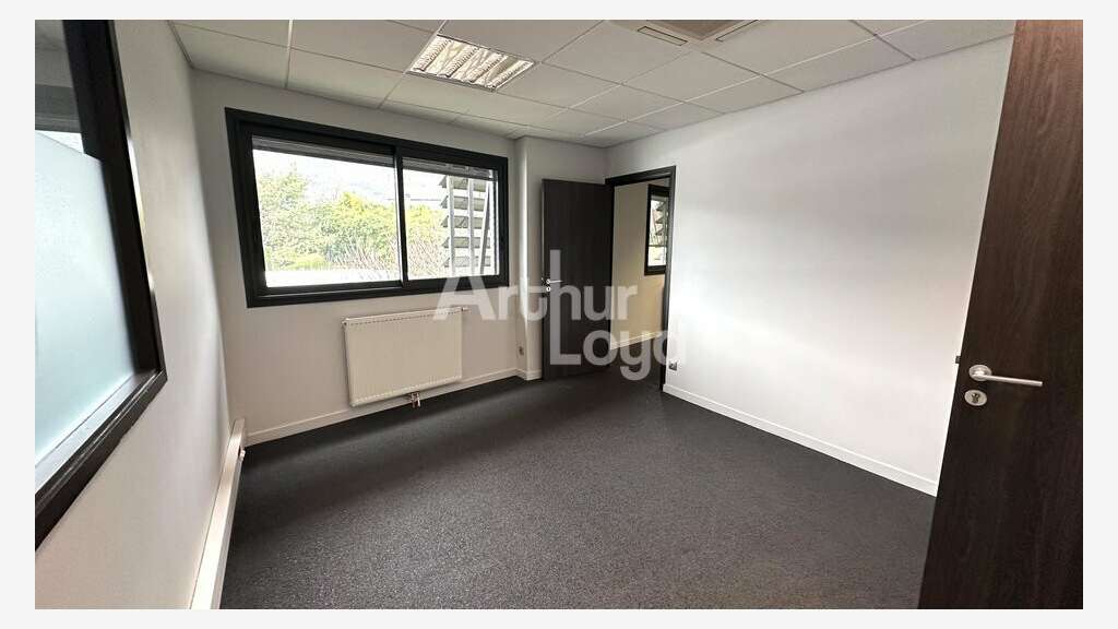 Bureau 200m² R+1 à louer à Saint-Baldoph