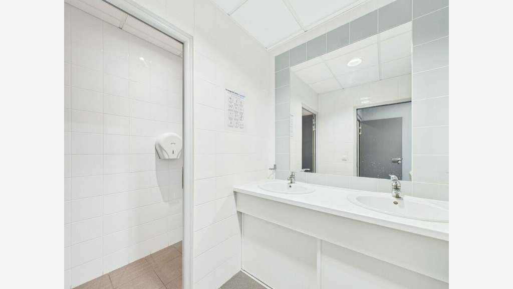 A louer bureaux 271m² + Parking Saint Baldoph (73)