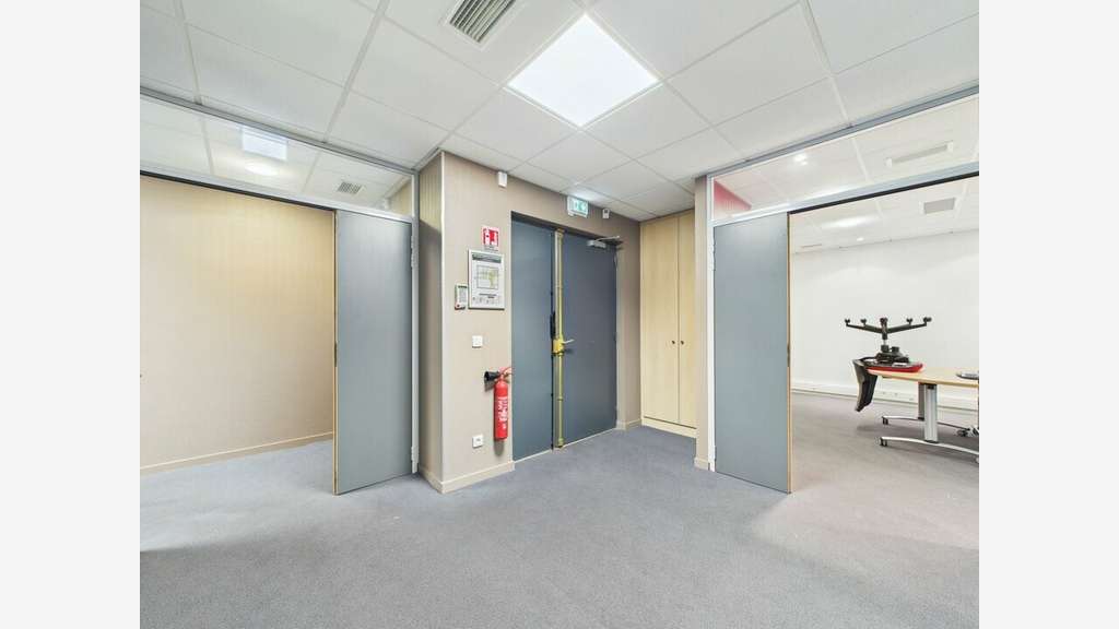A louer bureaux 271m² + Parking Saint Baldoph (73)