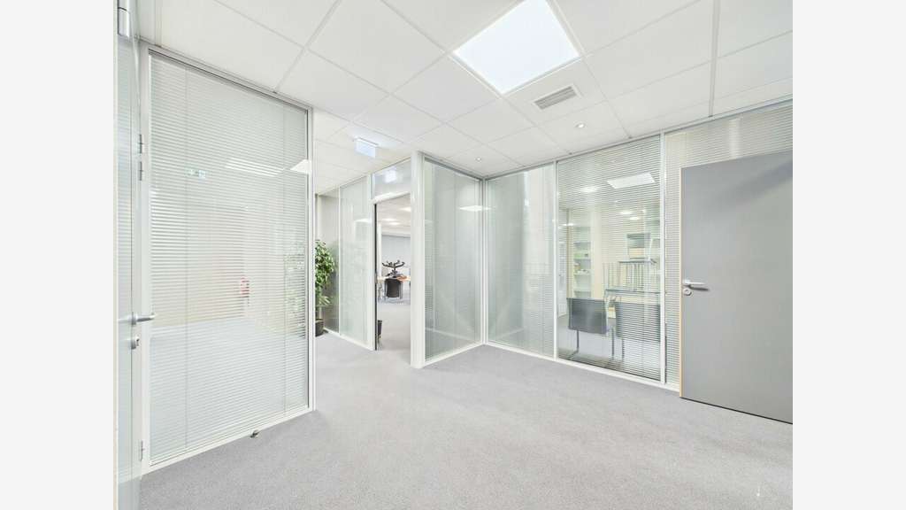 A louer bureaux 271m² + Parking Saint Baldoph (73)
