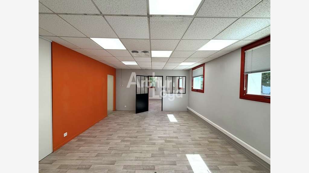 Bureaux 132m² à louer à Saint-Benoît Grand Large
