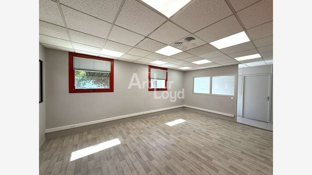Bureaux 132m² à louer à Saint-Benoît Grand Large