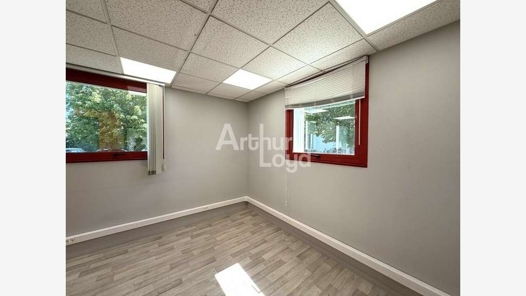 Bureaux 132m² à louer à Saint-Benoît Grand Large