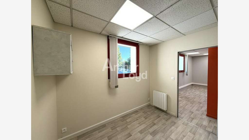 Bureaux 132m² à louer à Saint-Benoît Grand Large