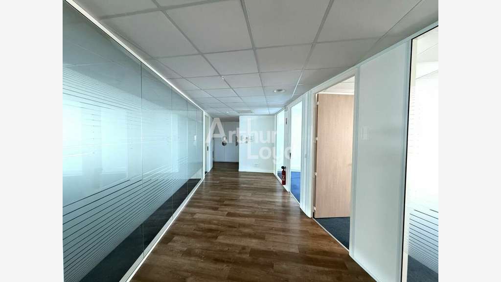 SAINT BENOIT - BUREAUX à louer