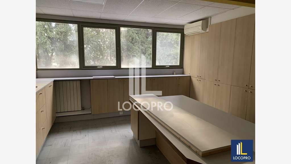 A louer bureaux 270m² à Saint-Blaise