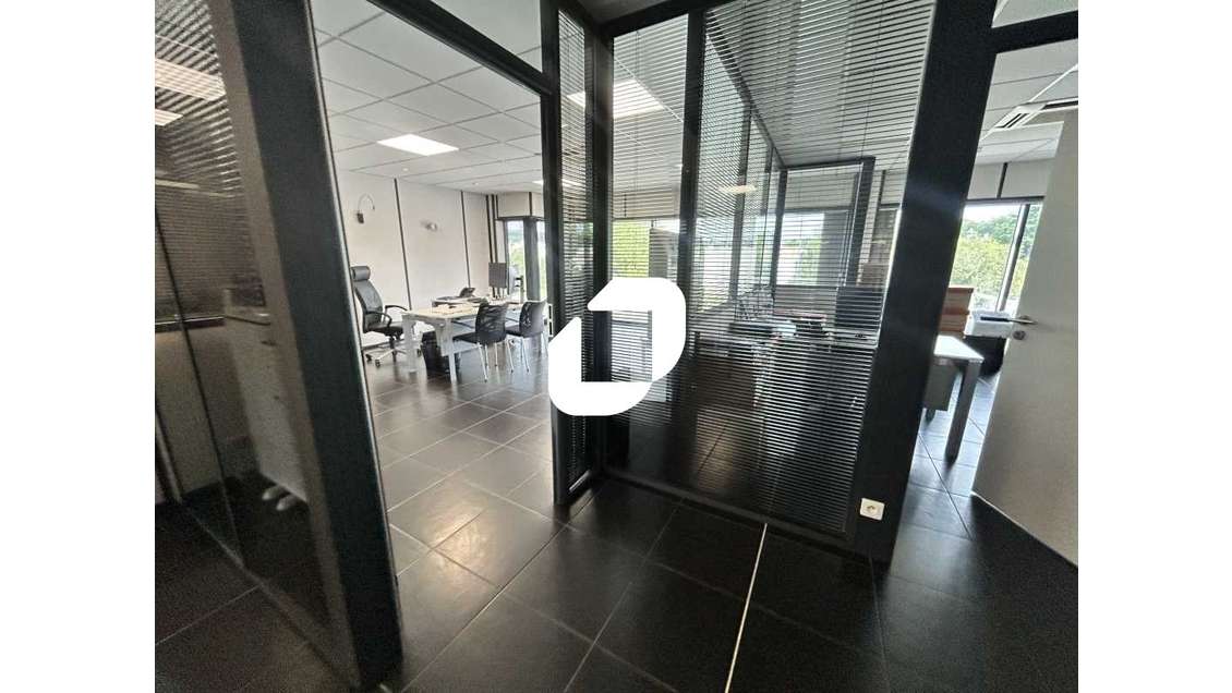 A louer Bureaux 92m² Saint brice sous foret