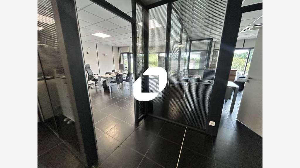 A louer Bureaux 523m² Saint brice sous foret