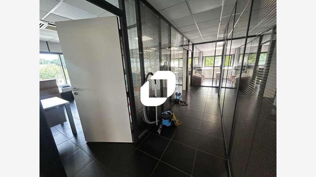 A louer Bureaux 523m² Saint brice sous foret