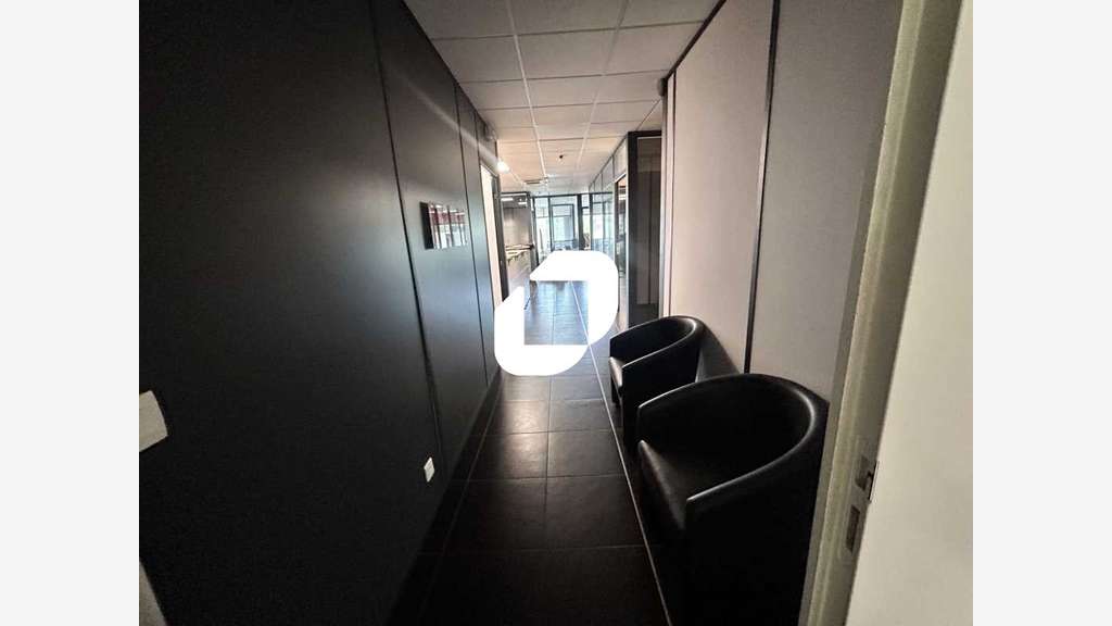 A louer Bureaux 523m² Saint brice sous foret