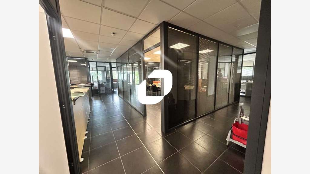 A louer Bureaux 350m² Saint brice sous foret