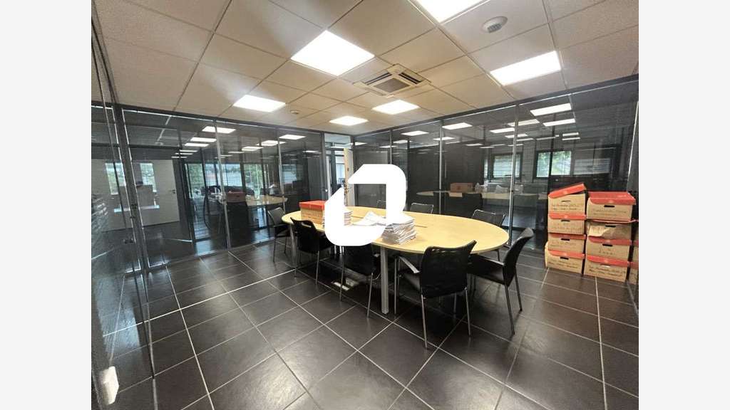 A louer Bureaux 350m² Saint brice sous foret