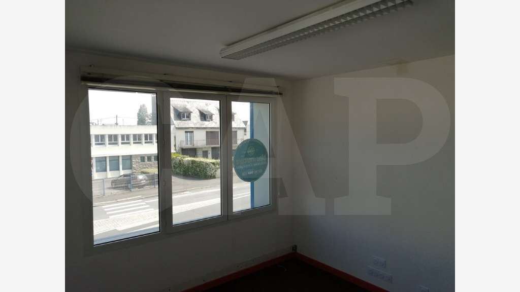 A louer bureaux 77m² à Saint-Brieuc D700 / N12