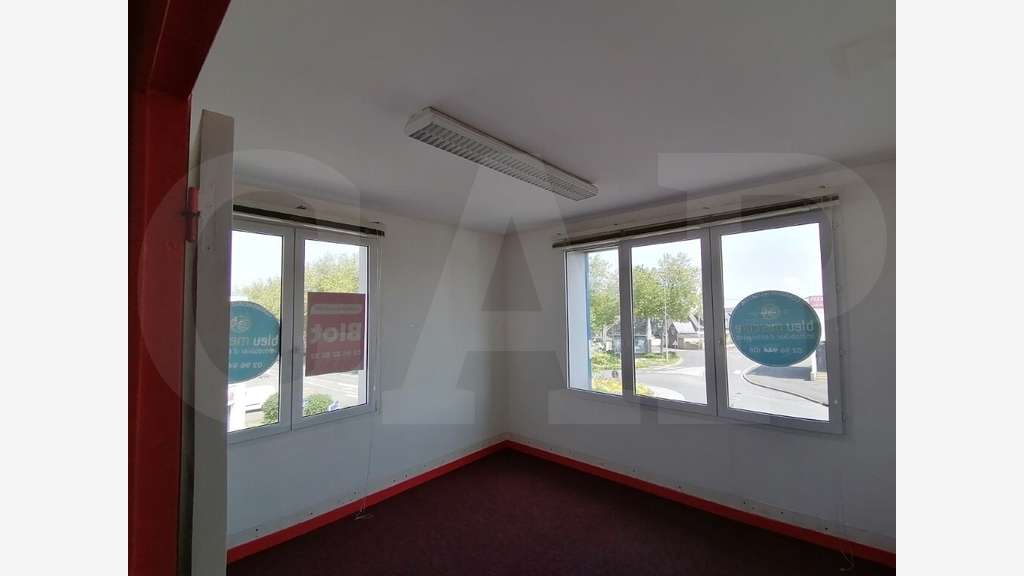 A louer bureaux 77m² à Saint-Brieuc D700 / N12