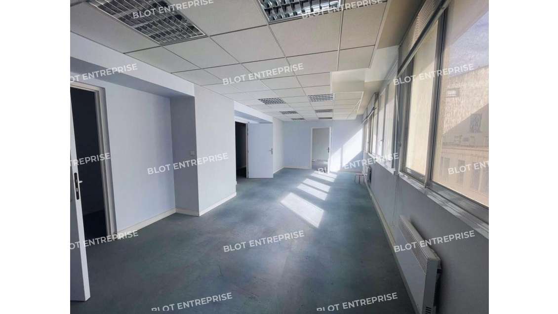 À LOUER BUREAUX 292 m² - HYPER CENTRE ST BRIEUC