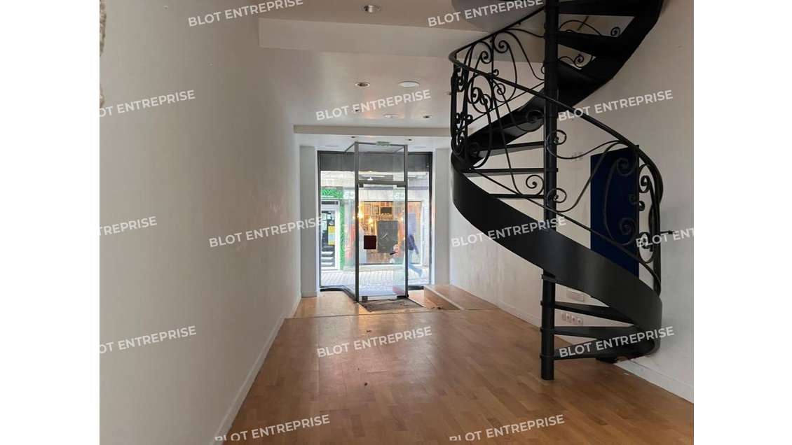 À LOUER - BUREAUX VITRINE 128 m² ST BRIEUC
