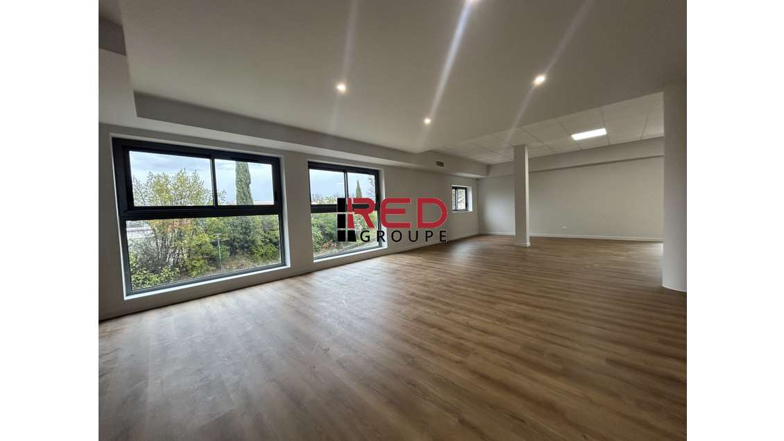 A louer bureau 67m² rénové en R+1 à Saint-Cannat