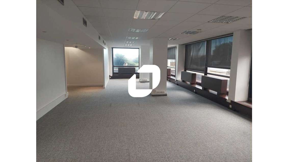 A louer Bureaux 103m² Saint cloud