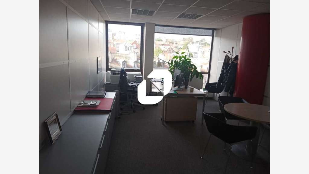 A louer Bureaux 330m² Saint cloud