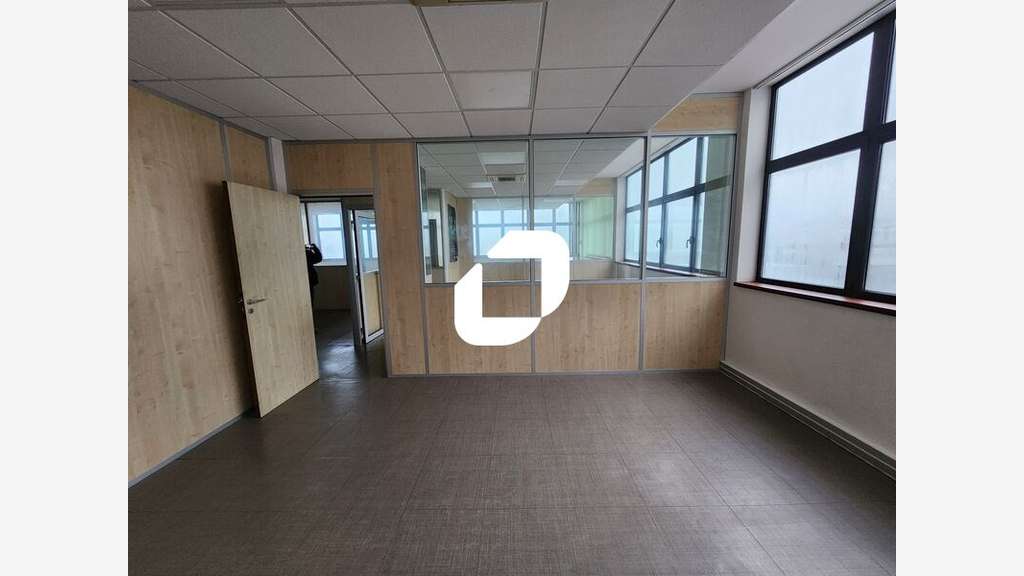 A louer Bureaux 412m² Saint cyr l'ecole