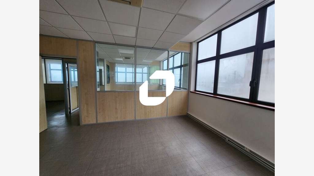 A louer Bureaux 412m² Saint cyr l'ecole