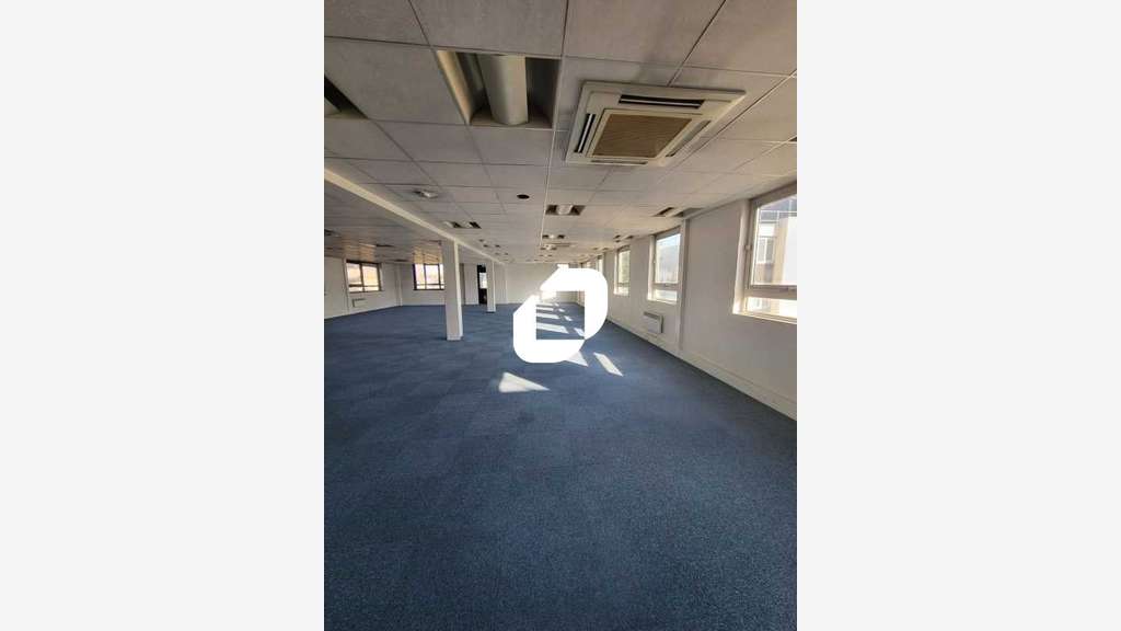 A louer Bureaux 885m² Saint denis