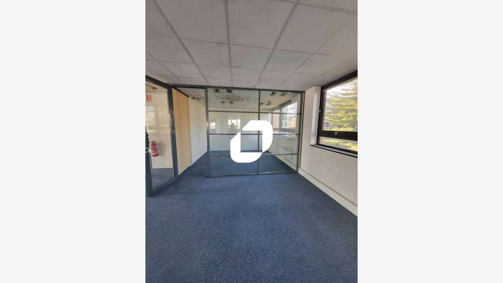 A louer Bureaux 885m² Saint denis