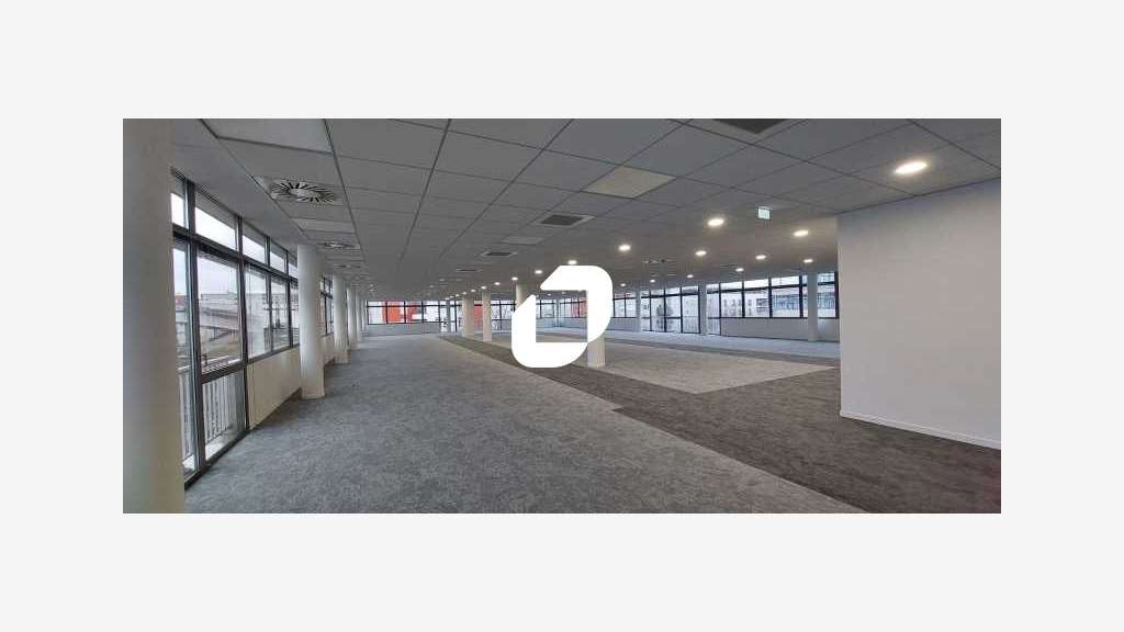A louer Bureaux 5136m² Saint denis