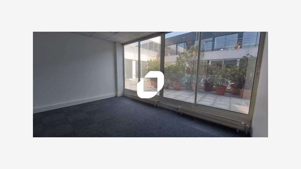 A louer Bureaux 1886m² Saint denis