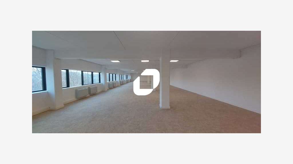 A louer Bureaux 1886m² Saint denis