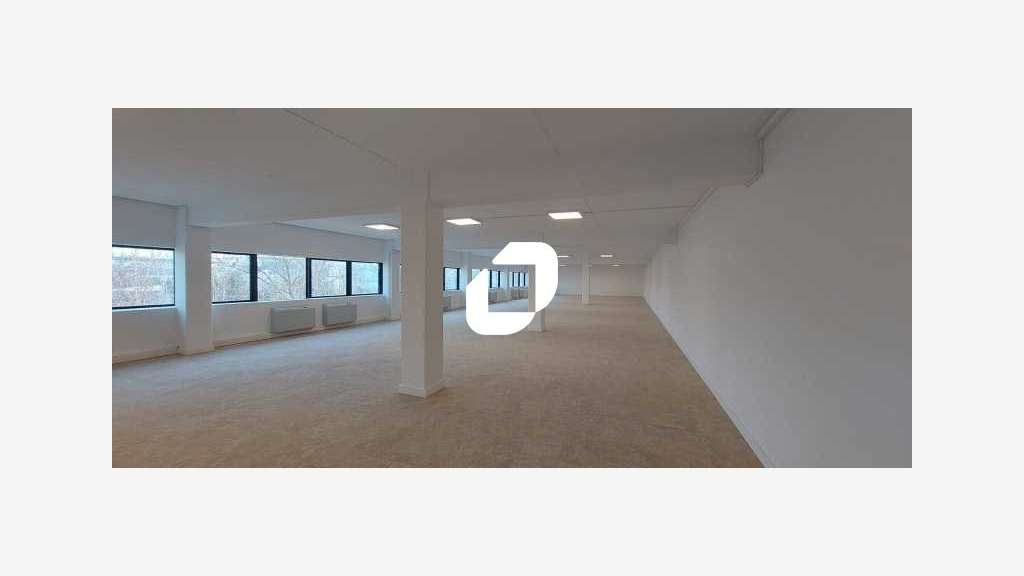 A louer Bureaux 1886m² Saint denis