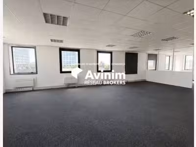 À LOUER – BUREAUX / LOCAL PROFESSIONNEL 167 m² – L
