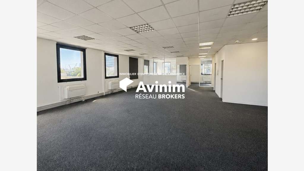 À LOUER – BUREAUX / LOCAL PROFESSIONNEL 167 m² – L