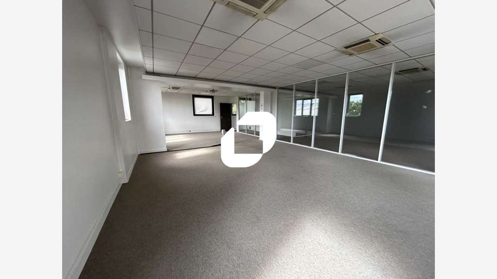 A louer Bureaux 2556m² Saint denis