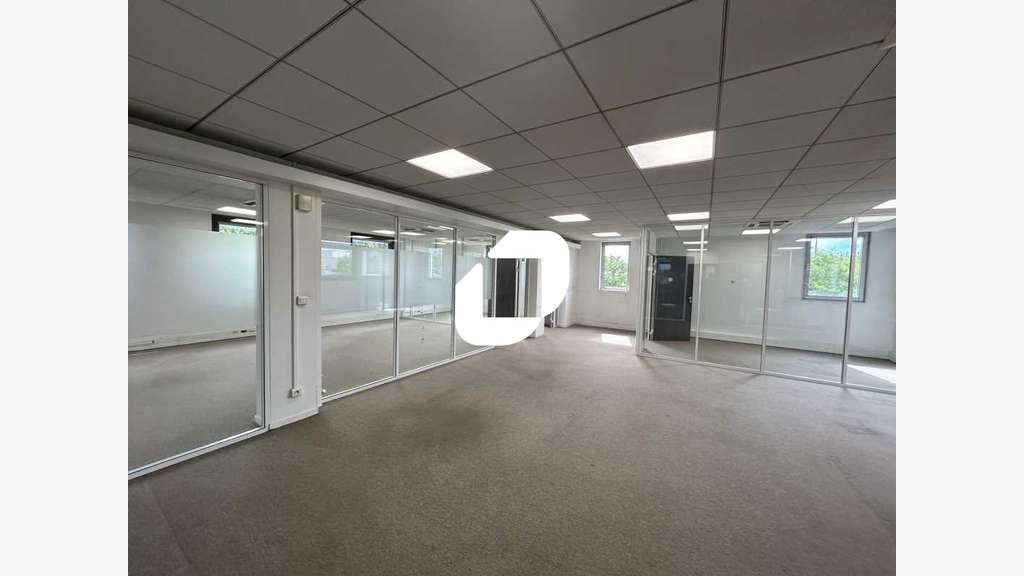 A louer Bureaux 2556m² Saint denis