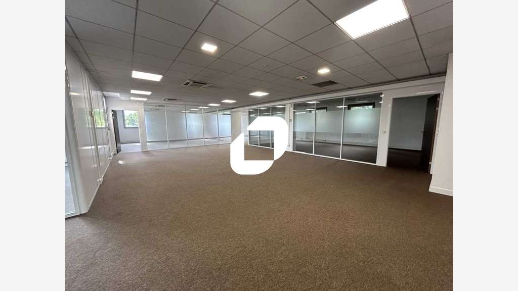A louer Bureaux 2556m² Saint denis