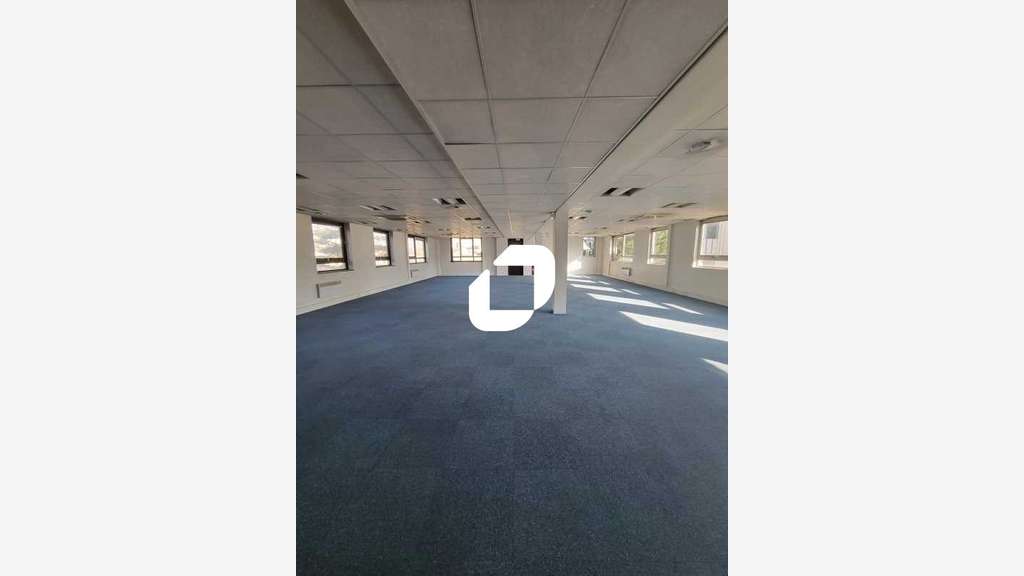 A louer Bureaux 885m² Saint denis